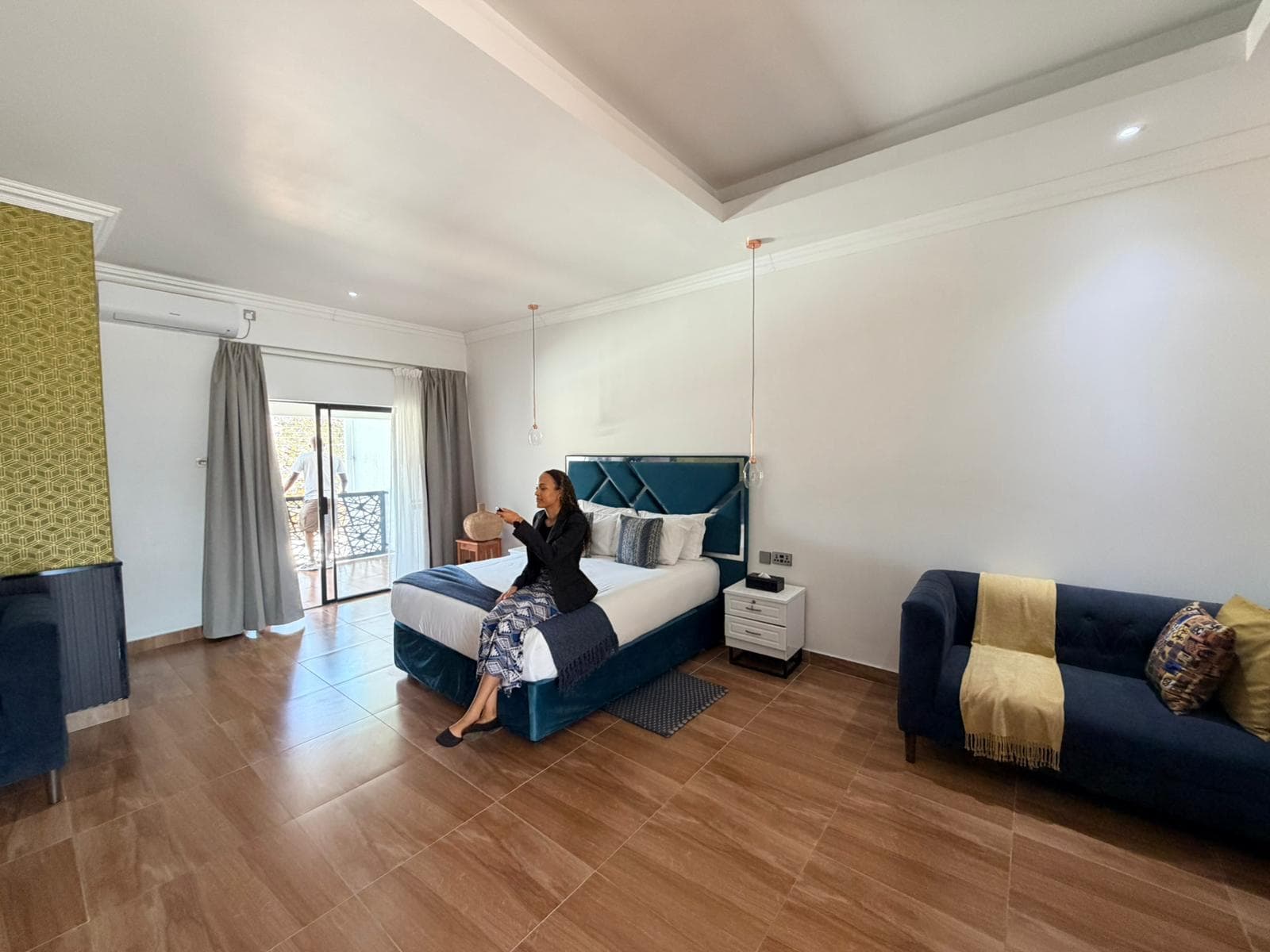 Deluxe Suite - Image 1